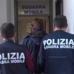 Blitz anti-droga della Squadra Mobile di Crotone: un arresto a Mant… Blitz anti-droga della Squadra Mobile di Crotone: un arresto a Mant…