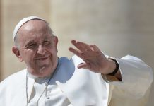 Papa “Sto molto meglio ma fatico se parlo troppo”