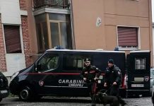 Trovato con 7 chili di droga tra auto e abitazione: in manette un 20enne
