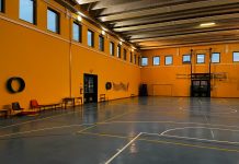 Messa a nuovo la palestra delle elementari di Mottella