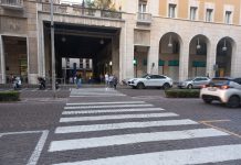 Tenta il furto in Galleria Ferri. Scoperta, molla il bottino e scappa