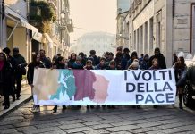 Le 700 facce della pace, ieri la marcia nelle vie del centro per dire basta a tutte le guerre