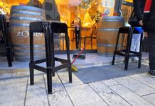 Pulisce la grata stradale ma precipita di sotto: grave 50enne di Castiglione