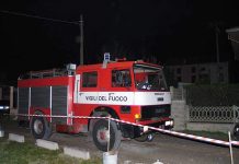 Rogo nella notte del tetto di uno stabile disabitato a Viadana
