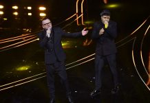 Sanremo, Geolier vince la serata delle cover. Tornano i Jalisse