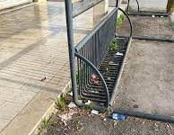 Sporcizia in centro, agenti accertatori al lavoro: multe in arrivo