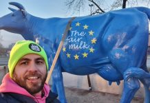 Il mantovano Davide Pedrotti in testa alla marcia dei trattori sul festival di Sanremo