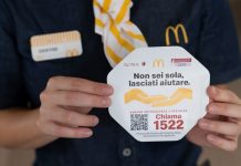 Nei 700 ristoranti McDonald’s l’adesivo del numero antiviolenza 1522