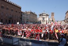 Maxi-schermo per la partita del Mantova
