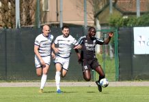 Calcio dilettanti – Pronti al rush finale. Asola, parte l’assalto ai play off. In Terza si va verso la tripletta Faye_Pape_fallo_Carminati