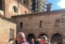 Animalisti lanciano vernice all’evento di Levoni per Food & Science: tre denunce e due fogli di via