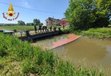 Sversamento di una sostanza misteriosa in un canale di Salina: intervengono i vigili del fuoco