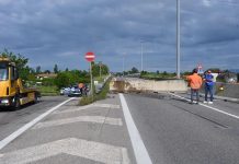 Si schianta in moto contro la barriera di un cantiere: muore un 45enne di Ponti sul Mincio