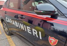 Minaccia con un coltello sindaco di Marcaria e dipendenti del comune: 58enne in manette