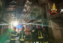 Napoli, crolla un ballatoio alle Vele di Scampia. 2 morti e 13 feriti