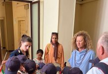 Piccoli ambasciatori di pace: 10 bimbi saharawi in visita alla questura