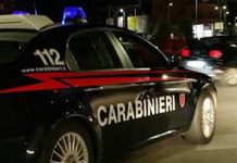 Assalita e violentata dietro un capanno lungo la strada