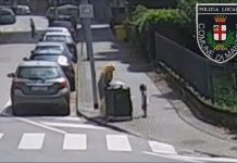 Furbetta della spazzatura beccata in Valletta Valsecchi: multa di 500 euro