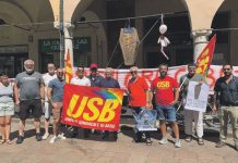 I dipendenti dei Servizi Funerari di Tea in piazza contro i tagli al personale