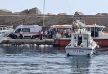 Barca a vela affonda nel Palermitano, un morto e sei dispersi