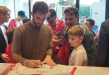 Calcio Serie B – Mantova, attesa febbrile per Cesena tra bagni di folla e biglietti a ruba Aramu firma la maglia al piccolo Matteo