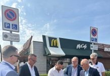 McDonald’s, ad Asola cartelli Lions per scoraggiare la sosta selvaggia nel parcheggio riservato ai disabili