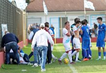 Calcio Promozione – Paura in Poggese-San Lazzaro: Pini sbatte la testa e sviene, derby sospeso Brutto_incidente_per_Pini_01