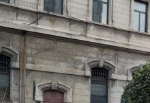 Portano i cani a spasso e litigano: volano pugni in corso Libertà