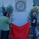 Una targa per ricordare l’architetto Leoni nel “suo” porto di Valda… Una targa per ricordare l’architetto Leoni nel “suo” porto di Valda…