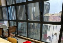 Sotto la pioggia buche, allagamenti e infiltrazioni dai tetti delle scuole