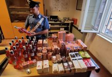 Razziavano supermercati: bloccati dai carabinieri con l’auto piena di refurtiva
