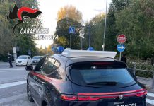 Guidavano ubriachi e sotto l’effetto di droghe, ritirate due patenti