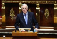 Passa la sfiducia, cade in Francia il governo Barnier. Macron si rivolgerà alla nazione