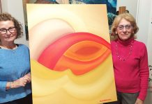 Rodigo – “Ponti tra le parole”: la pittrice Anna Somensari espone a Villa Balestra Da dx la pittrice Anna Somensari e Monica Rasini responsabile del progetto Avr Scintille_3338507