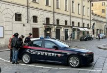 Fermati dai Carabinieri e denunciati tre 18enne intenti a rubare in un’auto