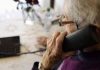 “Contratti telefonici vantaggiosi”, anziani nel mirino di finti call center