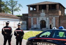 Auto piena di refurtiva: i carabinieri denunciano 4 ragazze ladre