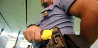 Taser, ok definitivo anche per i piccoli Comuni