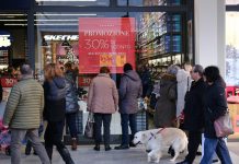 Saldi invernali, buona partenza: centro affollato, ma la gente spende al Mantova Village
