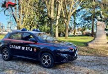 Rubano alcolici dal supermercato, denunciati un 22enne e un minorenne