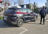Entra in un’agenzia immobiliare e dà di matto aggredendo anche i Carabinieri: arrestata 42enne