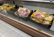 Carne scaduta e non tracciata, chiusi i reparti di macelleria e gastronomia di un supermercato