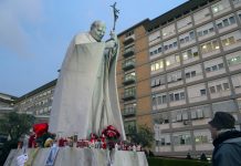 Notte tranquilla per il Papa, si è svegliato alle 8