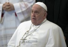 Papa “Dobbiamo disarmare la terra, diplomazia ha bisogno di nuova linfa”