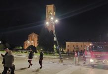 Perde il controllo del parapendio e si schianta a Pieve contro un palo della luce