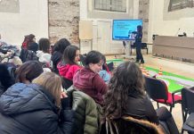 La Polizia locale dà lezione di sicurezza stradale al liceo Virgilio