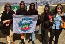 Azzurro Donna: distribuzione di uova pasquali in dono alle donne