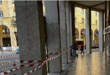 Guerra ai graffitari dello spray. Pulite le colonne di corso Libertà e di Galleria Ferri
