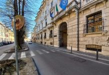 Si era presentato all’appuntamento ed era stato rapinato. Non si presenta in aula a testimoniare e l’udienza slitta a novembre