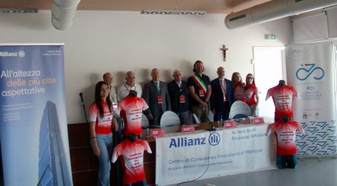 Foto di gruppo presentazione maglie_3538463 Foto di gruppo presentazione maglie_3538463